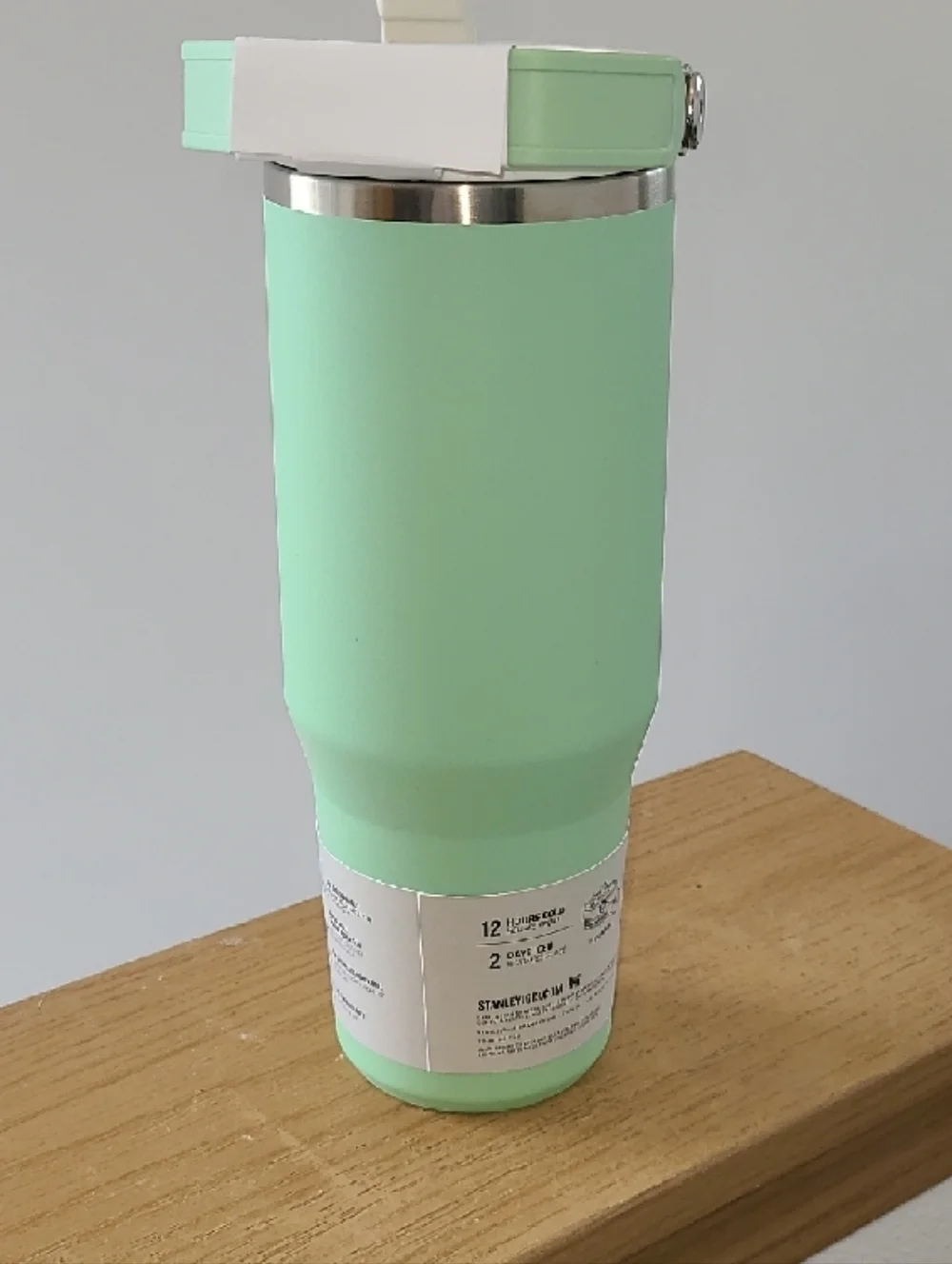 Stanley Pistachio Flip Straw Tumbler with White Lid - Picture 4 of 6